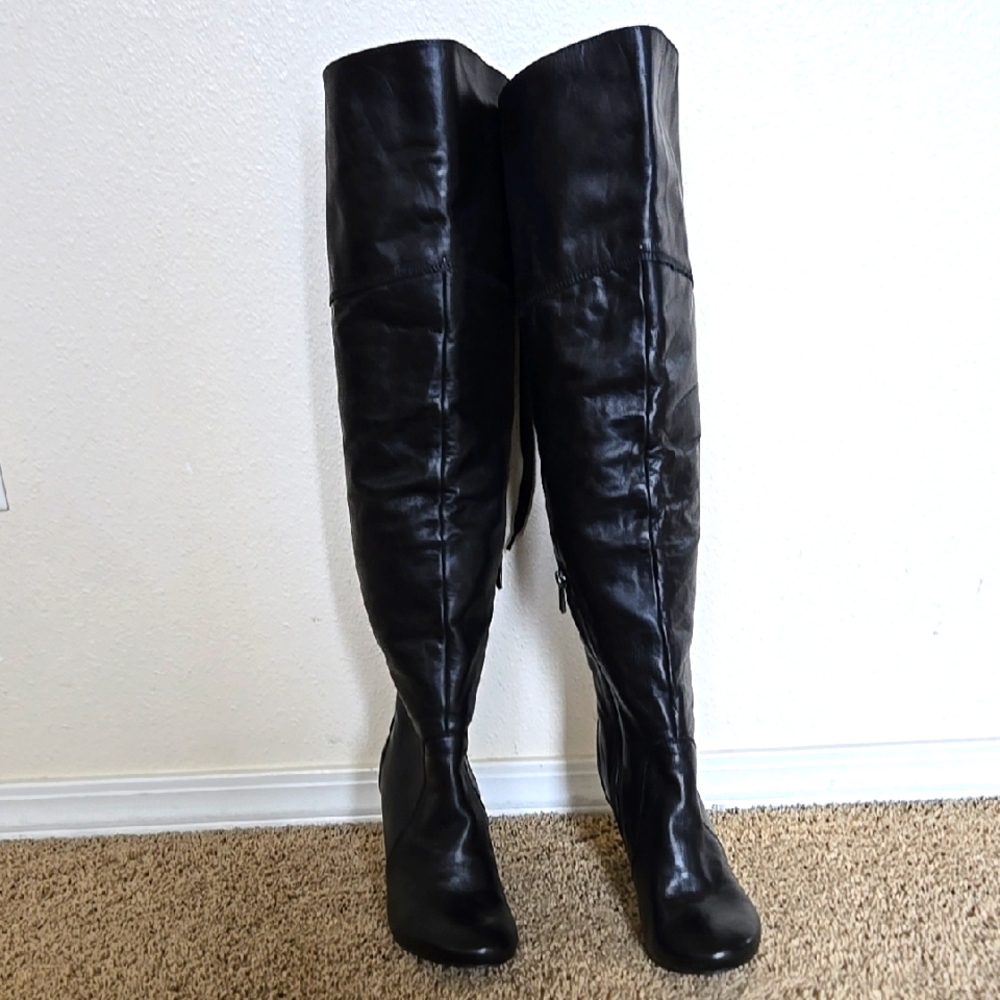 Two lips boots